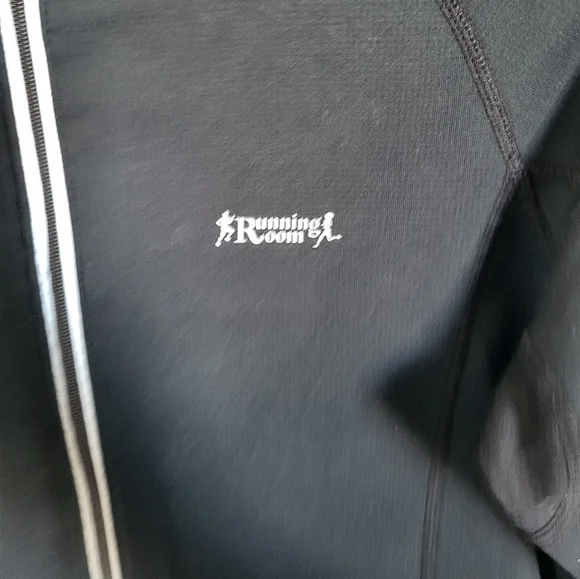 Mens Running Room zip up - Picture 4 of 6